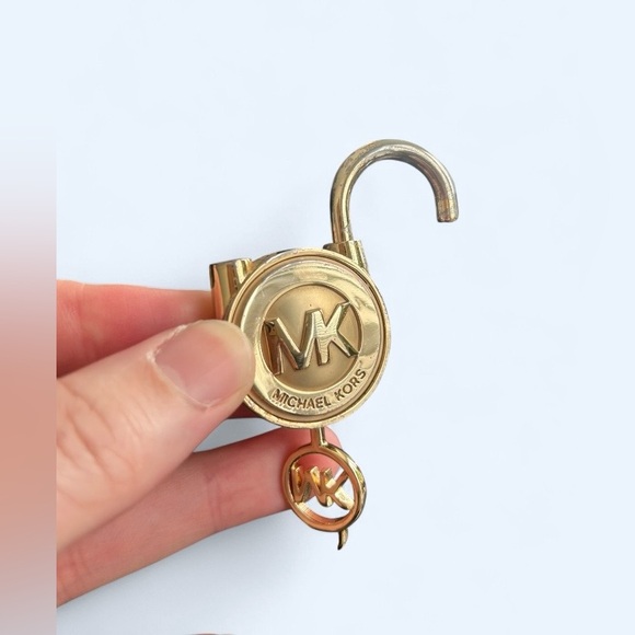 Michael Kors Hamilton Leather Satchel – Black | Strap Included - Picture 8 of 9